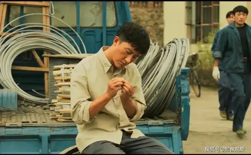 《山海情》黄轩:遭张艺谋李连杰抛弃!与蒋雯丽绯闻,酗酒后逆袭