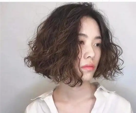 蛋卷烫短发