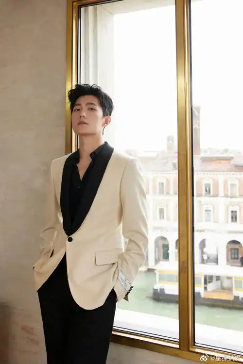 杨洋真的太好看啦,吸一口新鲜的咩帝!