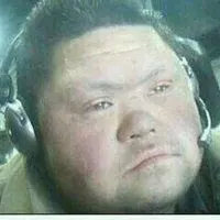 丑到爆炸的男自拍图片_微信头像图片大全