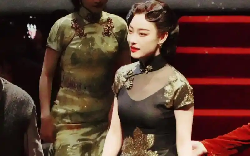 我一女的看了的把持不住‖倪妮话剧高清直拍