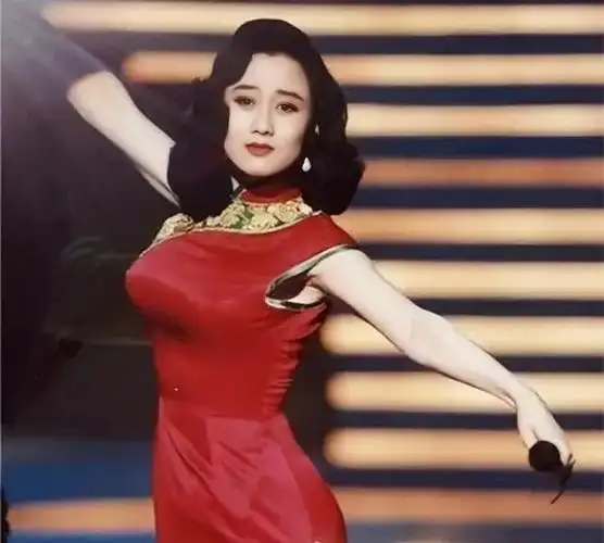 性感尤物利智李连杰为娶她不惜净身出户如今60岁风韵犹存