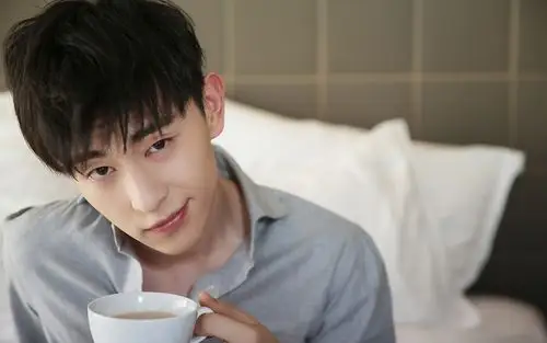 青春阳光花美男邓伦时尚写真