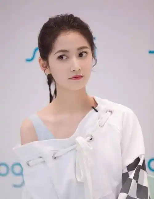 靠古装出圈的陈钰琪,现代装也是可甜可盐,有多少人期待她的都市剧?