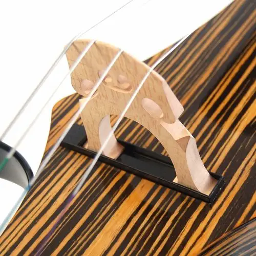 桥 每根琴桥都是手工制作的,以适应每根小提琴的曲线,以确保每根琴弦
