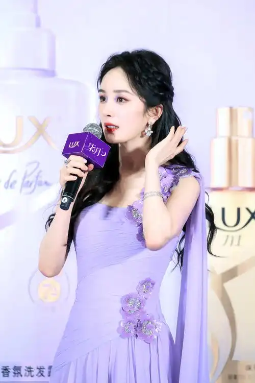 杨幂丁香花仙子##杨幂紫色截断眼妆