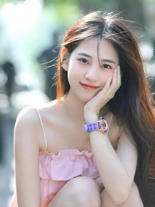 她的长相很甜美可爱,长相和气质都非常讨喜,因此,有很多人喜欢她!