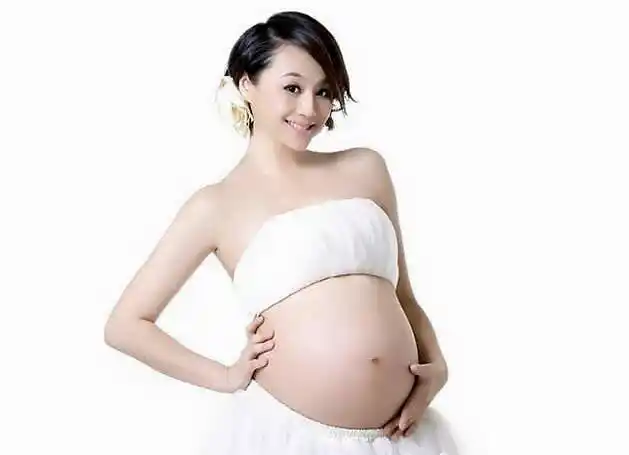 你最美!盘点明星妈妈们拍过的孕肚写真