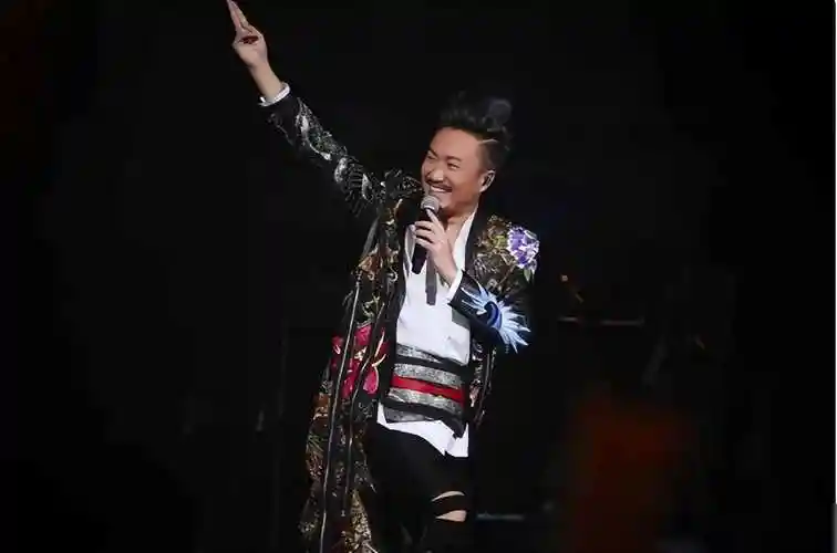 郑中基开演唱会与13岁女儿合唱,网友:原来与阿sa离婚这么久_感情_音乐