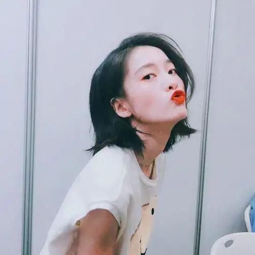 张雪迎头像08星期三