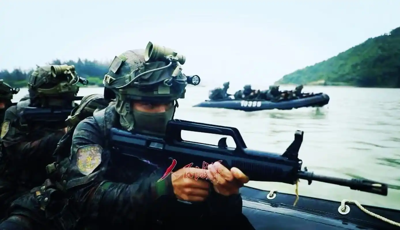 解放军21式星空迷彩作战服超级酷!