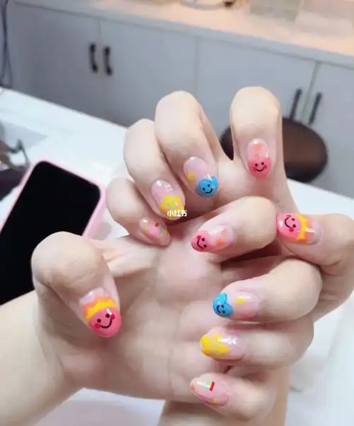手绘可爱美甲