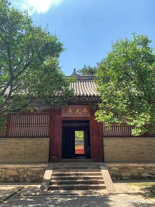 位于山西省忻州市五台县豆村镇的佛光寺,被称为中国古建第一瑰宝始建