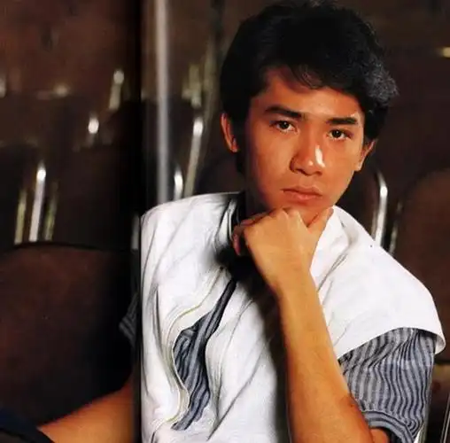 事实证明,61岁久居日本的梁朝伟,已经走上了另一条大道