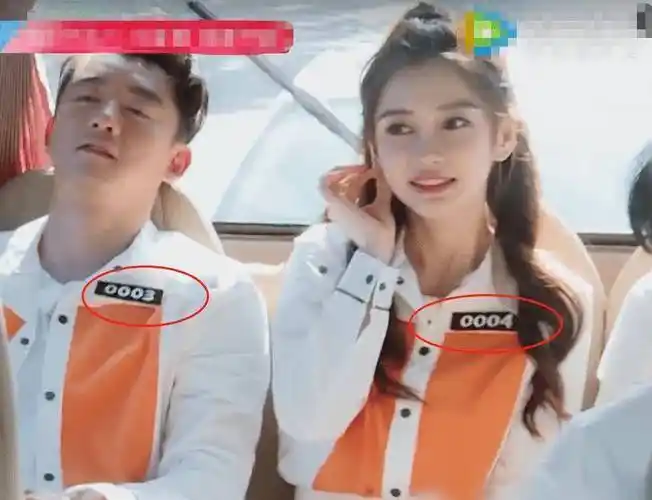 《跑男》热播,蔡徐坤舔链子引热议,我却关注他对baby的暖心照顾