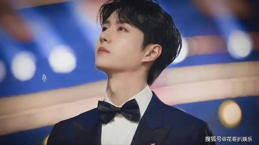 另外还有眼尖的网友看出,剧中王一博鼻子下面疑似有疤痕,认为这是他此