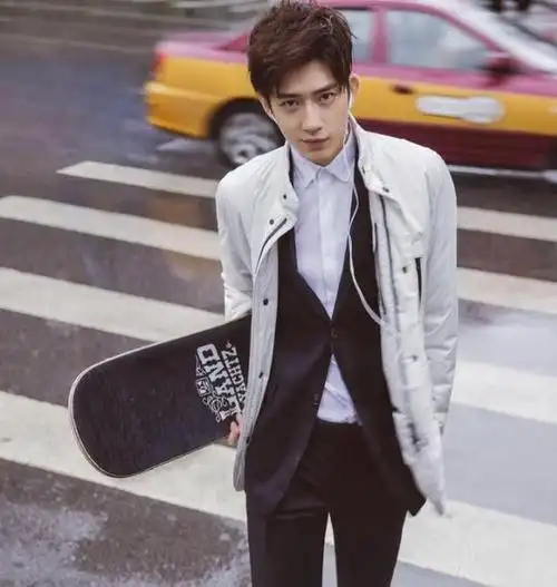 井柏然冲上热搜,"男女通吃",诈骗上亿,网友:知人知面不知心