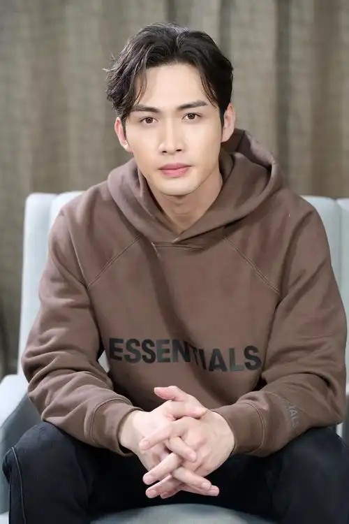 专访张彬彬:合作前觉得景甜很女神 合作后发现她是可爱小女生_娱乐