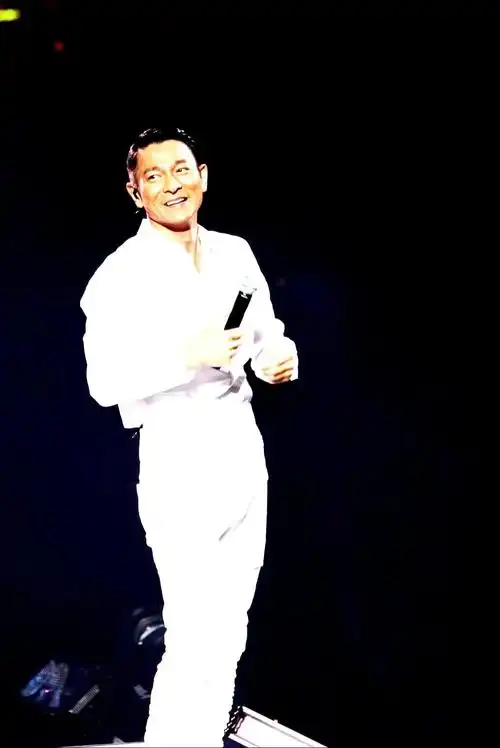 刘德华演唱会官宣 |华仔坎坷的音乐之路!95昨日,获得《刘 - 抖音