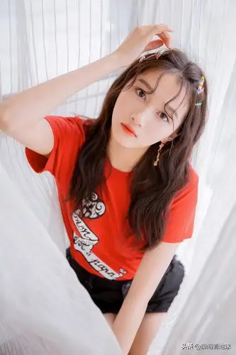 关晓彤近照活力满满 青春少女气息十足