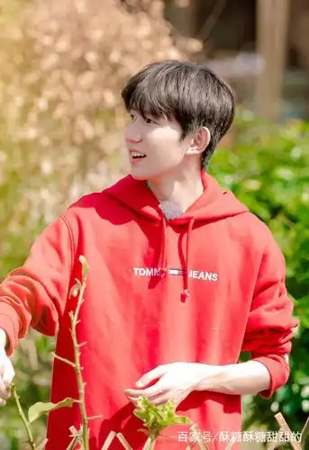 王源换了新发型,从男孩变成了男人