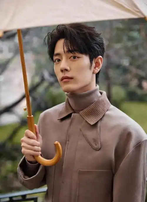 时尚明星肖战:穿搭新高度,踏上国际舞台!