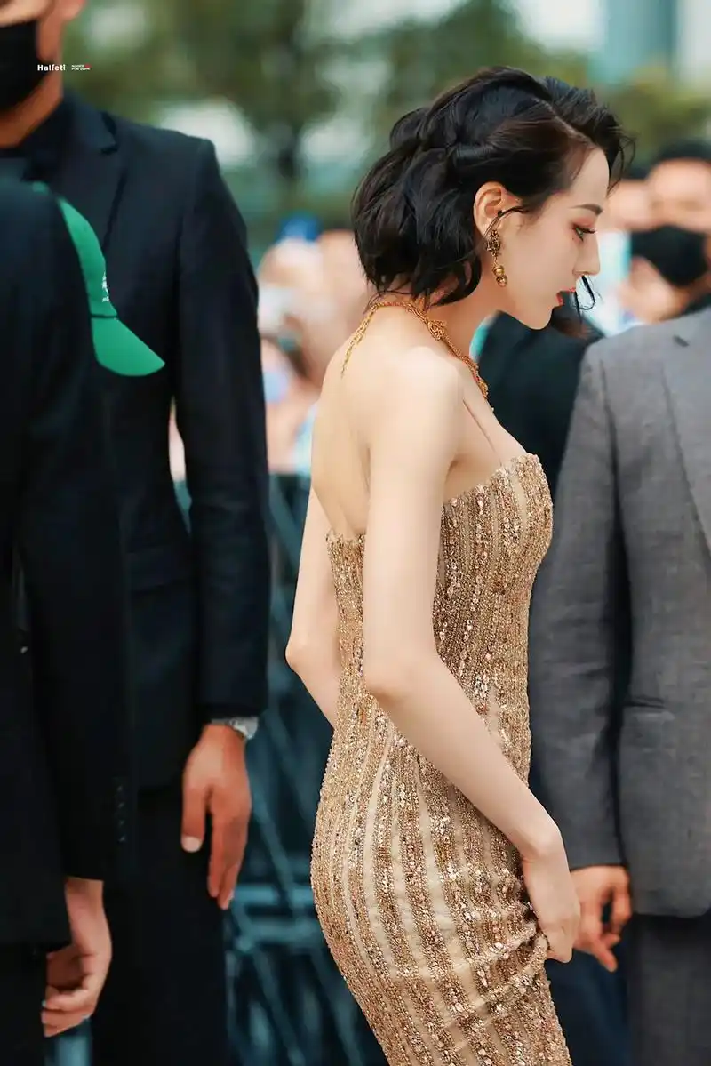 迪丽热巴 是照片比不过视频 视频没有真人惊艳的美 - 抖音