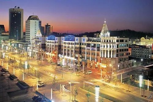 大连五彩城珍珠广场