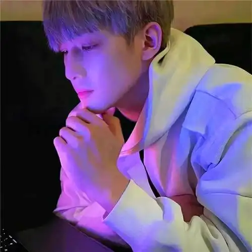 不明显情侣头像一男一女真人一人一张图片