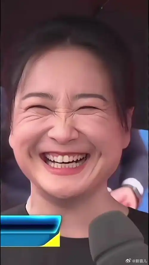 当初有多励志,现在就有多后悔,看看贾玲减肥后的效果,皮肤松弛,满脸