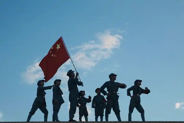 有一种光辉岁月,叫军营生活;有一种神圣使命,叫精忠报国:有一种任劳