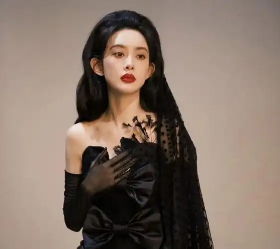 tfboys合体录综艺?蔡徐坤被亚当兰伯特掰弯?鞠婧祎又整容了?