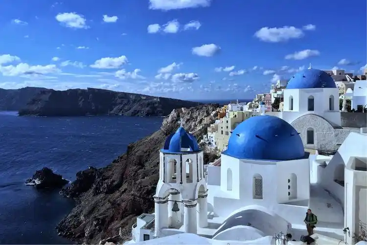 湛蓝色的爱琴海象征永恒的爱情,由于天资愚钝,无数次爱琴海的游沥都