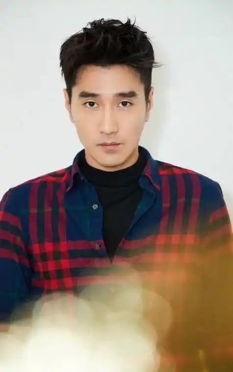 回到农村老家的高圆圆和赵又廷,一个是村花,一个连对象都找不上