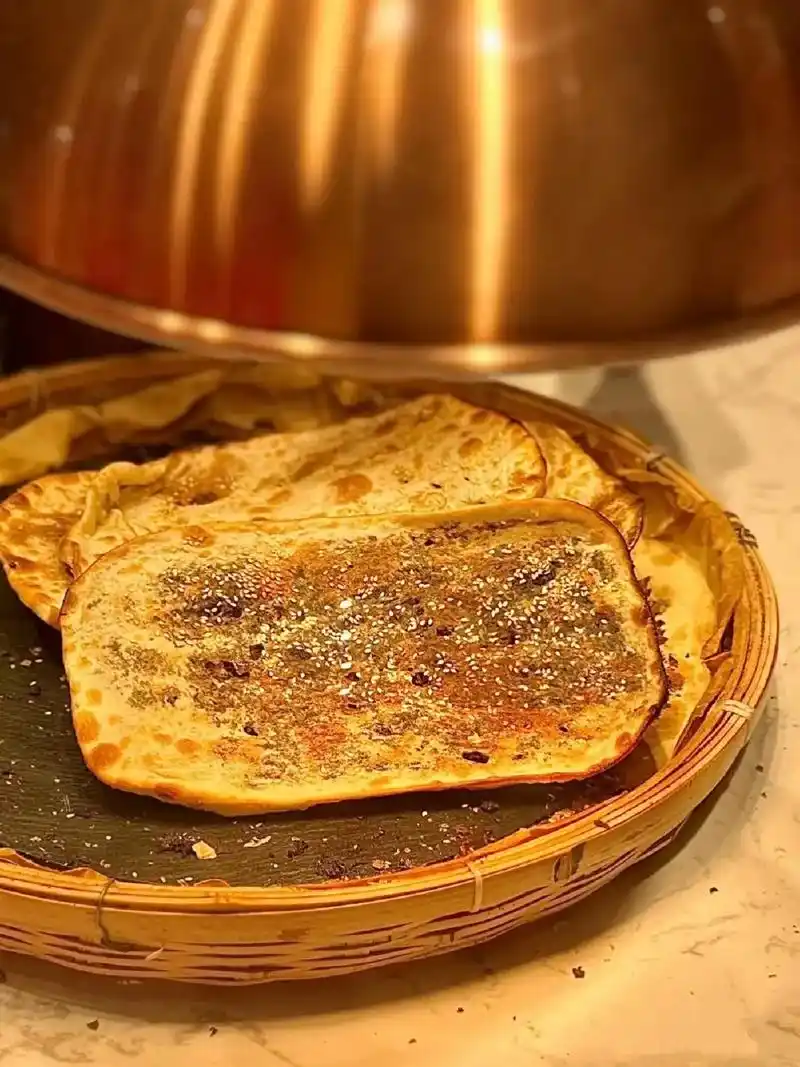 丁福吉脆皮小锅盔.真的巨无敌的好吃,皮酥脆的轻薄的,馅的味道 - 抖音