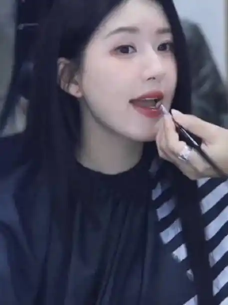 梦中女神,露露短发也很美呀95# 赵露思