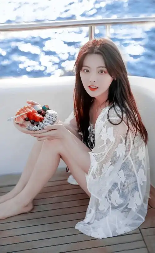 杨超越海笑#一个综艺和美貌技能点都点满了的奇女子杨超越这套泳装图