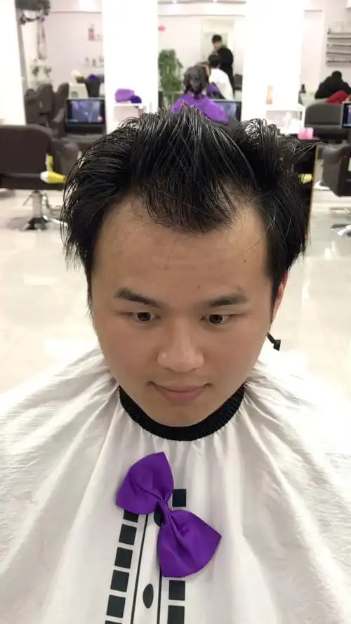 你有头顶头发稀少的困扰吗 可以这样剪 #成都##发型设计##男士发型