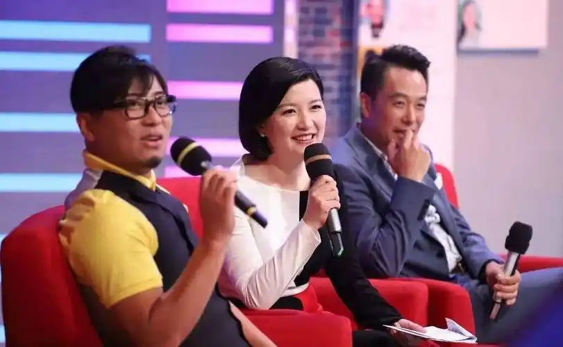 东方卫视主持人杨蕾,与前夫一直是一对恩爱夫妻,分手后也很自在_王微