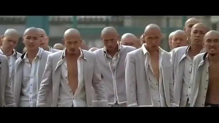 热血高校:铃兰对战凤仙,两队战争一触即发,这段太热血了!