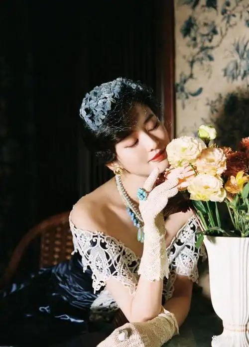 11月23日,乔欣生日的这一天,她在社交平台上晒出了一组照片.