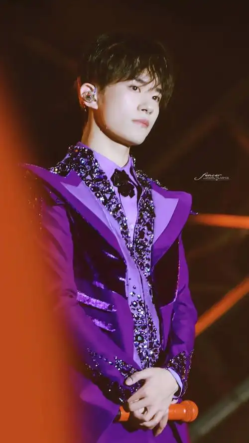 易烊千玺tfboys五周年演唱会高清帅气