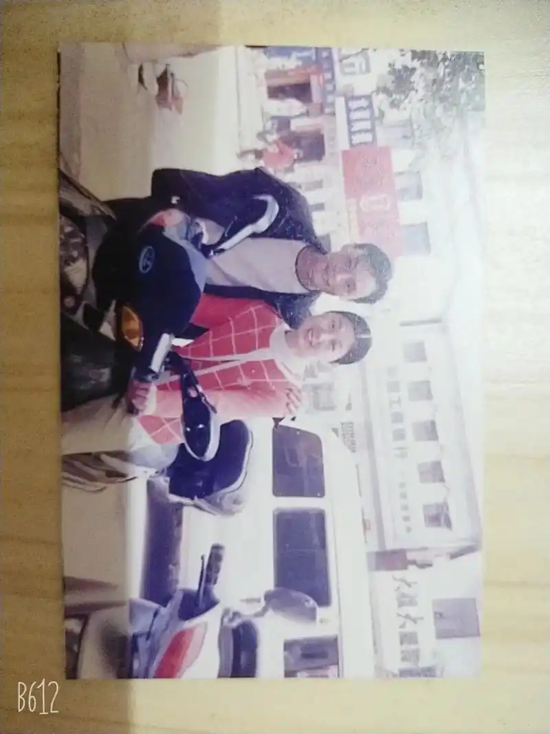 #那是我们再也回不去的青春 ,翻到20多年以前的照片,好怀念 - 抖音