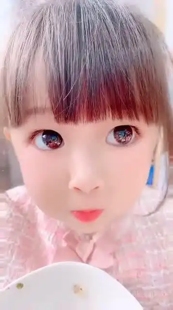 对大眼睛的宝宝没有抵抗力,真是太漂亮了!