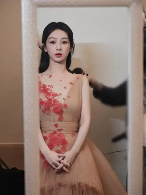 杨紫超话#湖南卫视跨年晚会#一些后台碎片记录准备好了么,马上就要