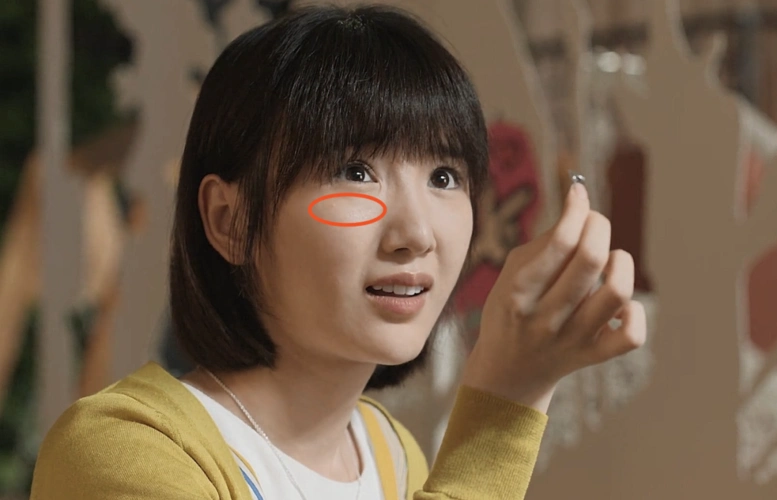 毛晓彤do了什么?从满脸干皮变成人间瓷娃娃!