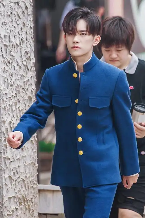 阿易艳势番之新青年易烊千玺军装