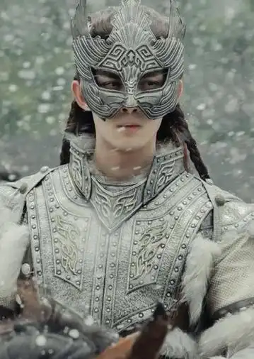 他开始和姐姐们拍姐弟恋,前几年的长歌行,吴磊和迪丽热巴拍的古装