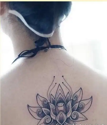 花臂膀妖艳的女子纹身tag标签:女龙女生后背霸气龙纹身图案tag标签:女