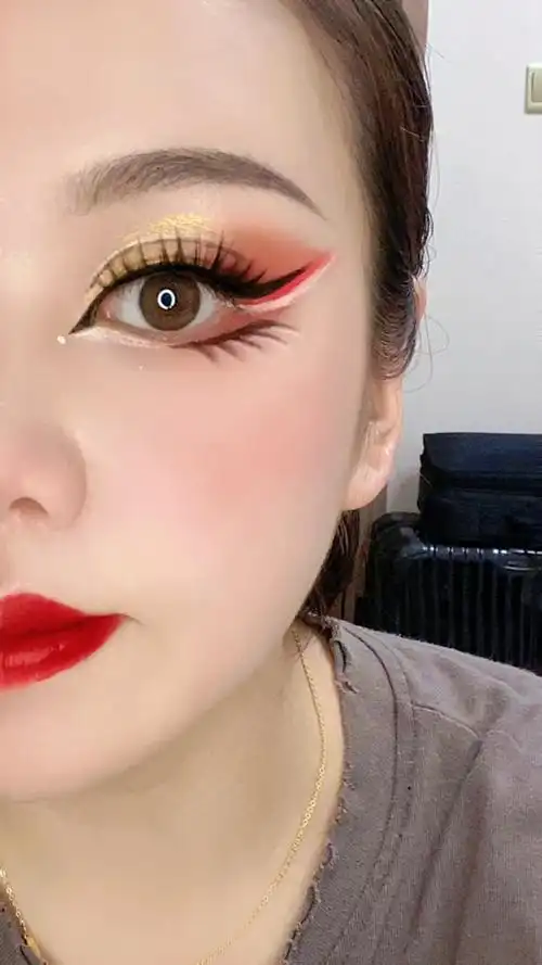 适合在家就可以化的基础舞台妆